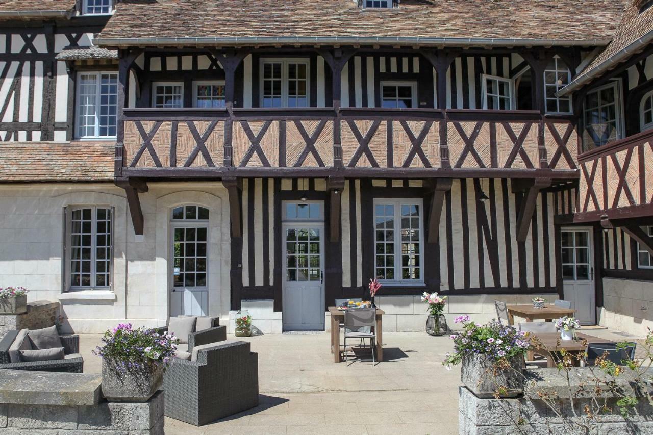 Le Manoir Des Chevaux Dores Le Neubourg Exterior foto